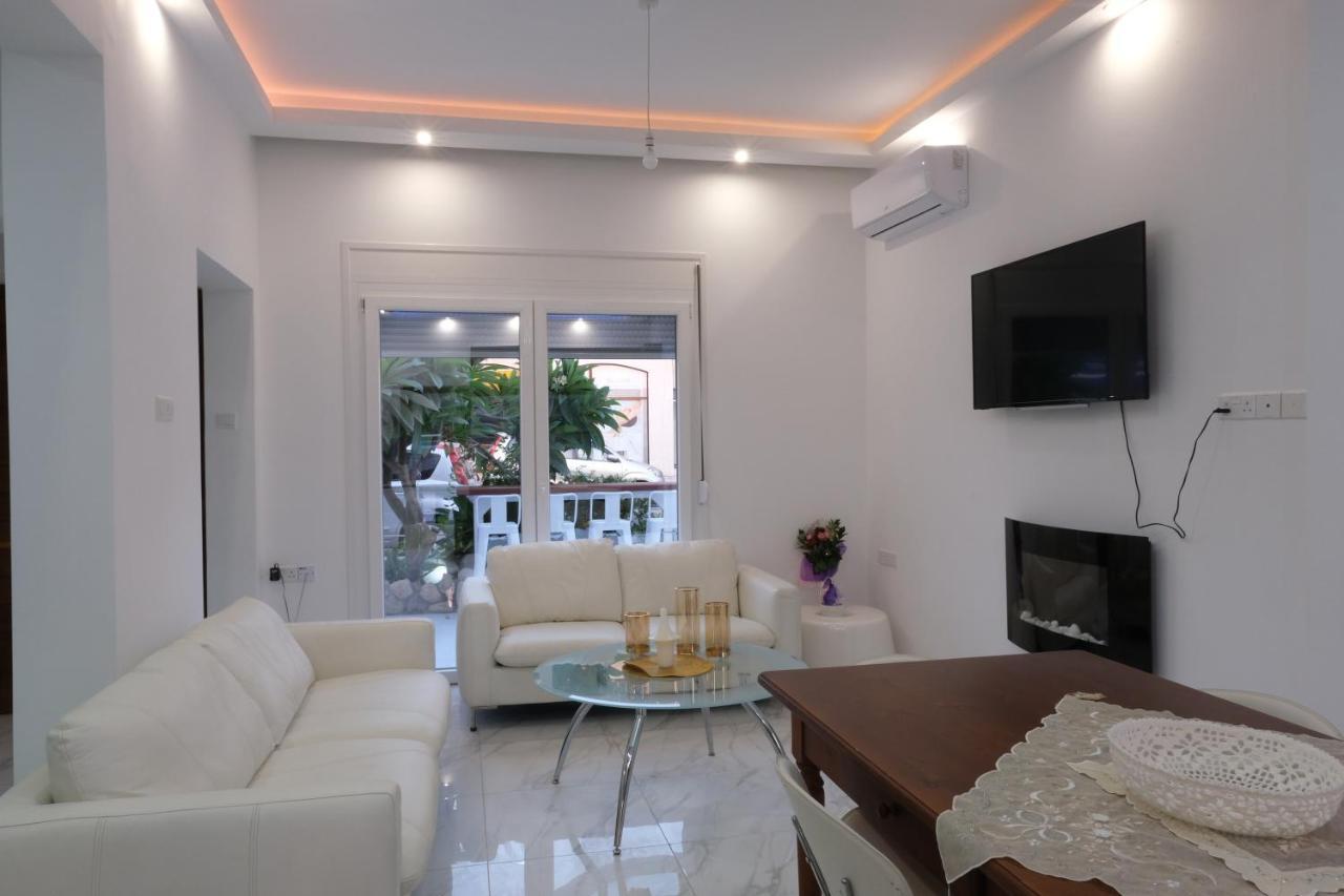 Luxury Fani House Next To Harbor Area With Jacuzzi Apartment Paphos Exterior photo